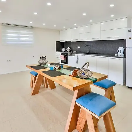 Luxury 2 Bed With Infinity Pool & Sea Views Villa *