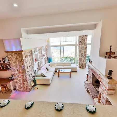 Villa Luxury 2 Bed With Infinity Pool & Sea Views