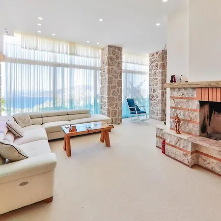 Villa Luxury 2 Bed With Infinity Pool & Sea Views *