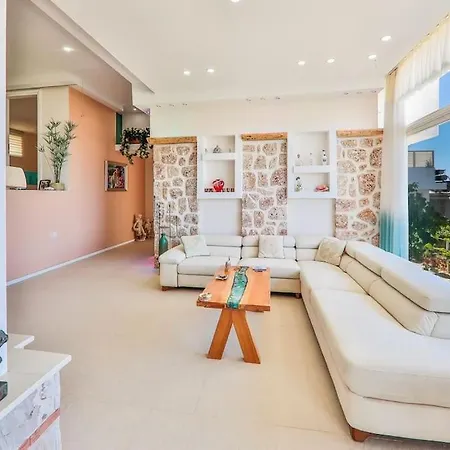 Luxury 2 Bed With Infinity Pool & Sea Views