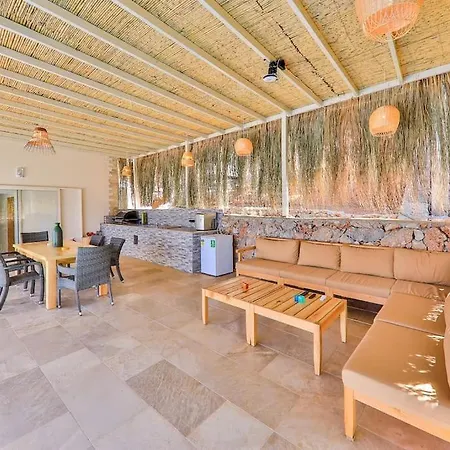 Luxury 2 Bed With Infinity Pool & Sea Views Villa *