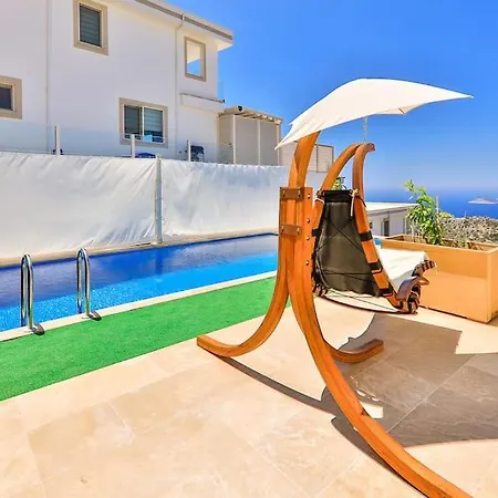 Luxury 2 Bed With Infinity Pool & Sea Views Villa *