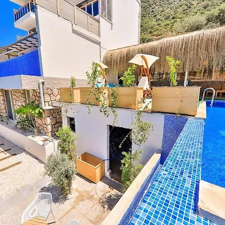Luxury 2 Bed With Infinity Pool & Sea Views *