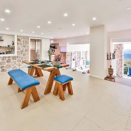 Luxury 2 Bed With Infinity Pool & Sea Views Villa *