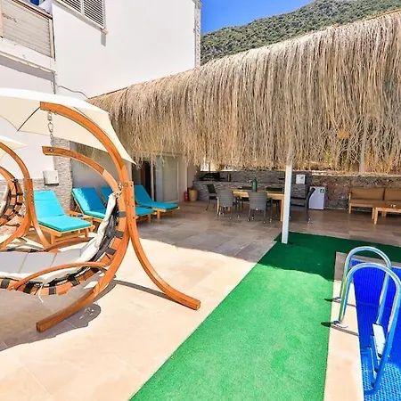 Luxury 2 Bed With Infinity Pool & Sea Views Vilă